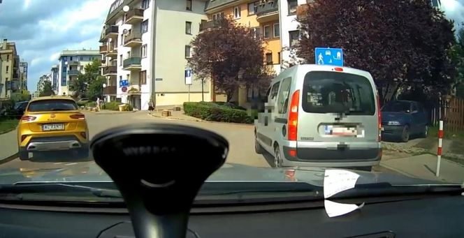 Policja pokazuje dramatyczna nagranie z pijanym kierowcą. 49-latek siał postrach na drogach Piaseczna