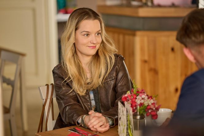 	Na Wspólnej odc. 4062. Darek Żbik (Michał Mikołajczak), Kasia (Julia Chatys)