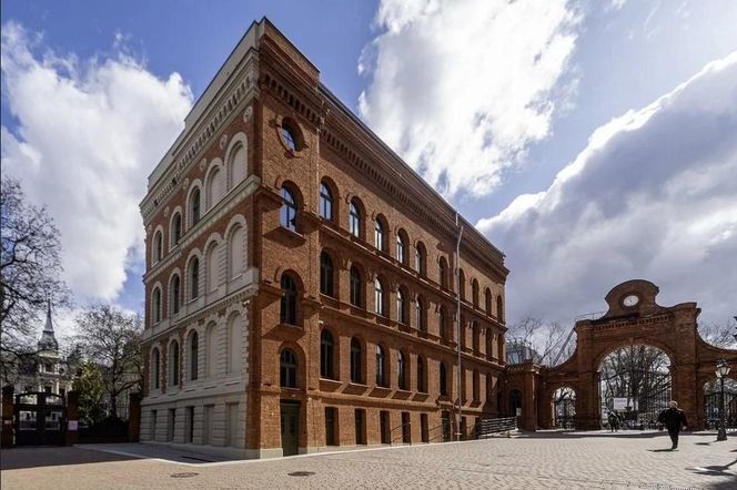 Tak wygląda odnowiony dawny kantor Fabryki Poznańskiego w Łodzi
