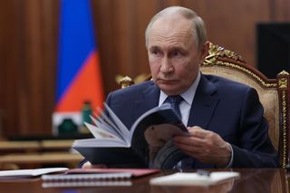 Przelot samolotu Putina nad Polską. Kreml reaguje na słowa Sikorskiego