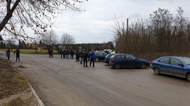 Rutkowski Patrol przeczesuje jezioro i las w Piotrkowie, szukają 32-latka