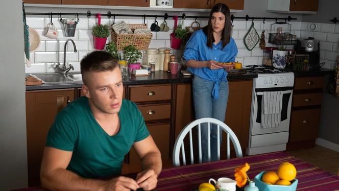 Barwy szczęścia, odc. 2613: Agata (Natalia Zambrzycka), Patryk (Konrad Skolimowski)
