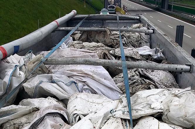 Próbowali wwieźć do Polski 20 ton odpadów z Niemiec