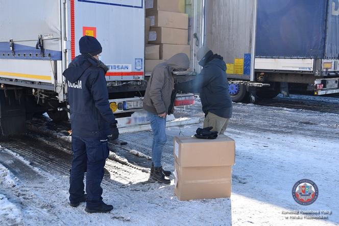Obywatele Afganistanu jechali w naczepie TIR-a