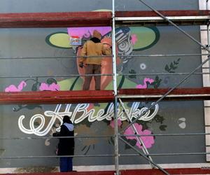 W pobliżu Hali Kultury powstaje nowy mural z Hanką Bielicką! ZDJĘCIA