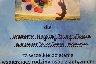 13-latek w spektrum autyzmu dostał ataku agresji i zaatakował matkę na środku mostu. Wspaniała reakcja policjantów