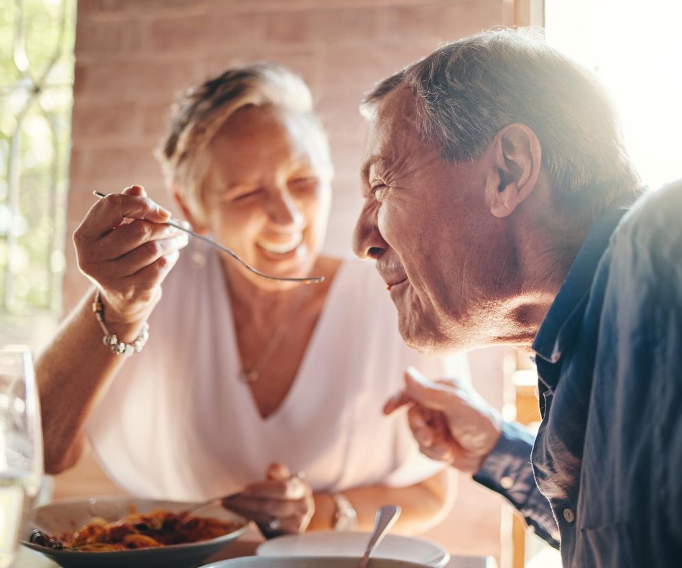 Opóźnia starzenie organizmu, a to tylko początek korzyści. Ta dieta udaje post