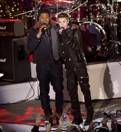 Justin Bieber i Usher śpiewają Chestnuts w Rockefeller Center