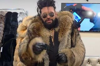 Szok! Rutkowski niczym Cruella De Mon zachęca do kupowania naturalnego futra. Wstyd i obciach