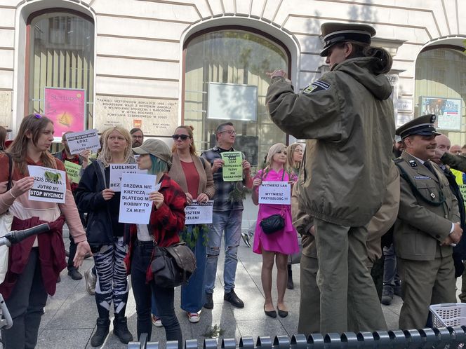 Wielki protest pod urzędem miasta w Łodzi. "Broń lasów Lublinka"
