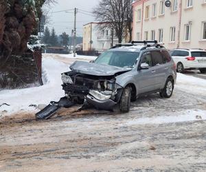 Kraksa na rondzie przy SP nr 11 w Starachowicach