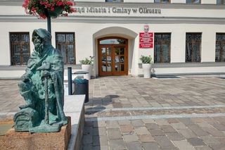 Urząd Miasta i Gminy w Okluszu i olkuski gwarek