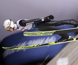 Skoki dzisiaj O której godzinie skoki narciarskie w niedzielę 5.03.2023 Dziś konkurs zacznie się wieczorem! PK w Iron Mountain