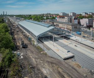 To najbrzydsze dworce kolejowe w Polsce. Zobacz spektakularne metamorfozy 