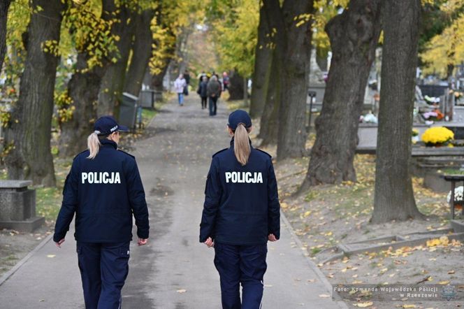 Na co uważać na cmentarzach 1 listopada? Policja przypomina o ważnych kwestiach przed dniem Wszystkich Świętych