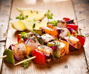 Kurczaka zamieniłam na tę zdrową rybę. Te pyszne szaszłyki piekę na grillu lub w piekarniku 