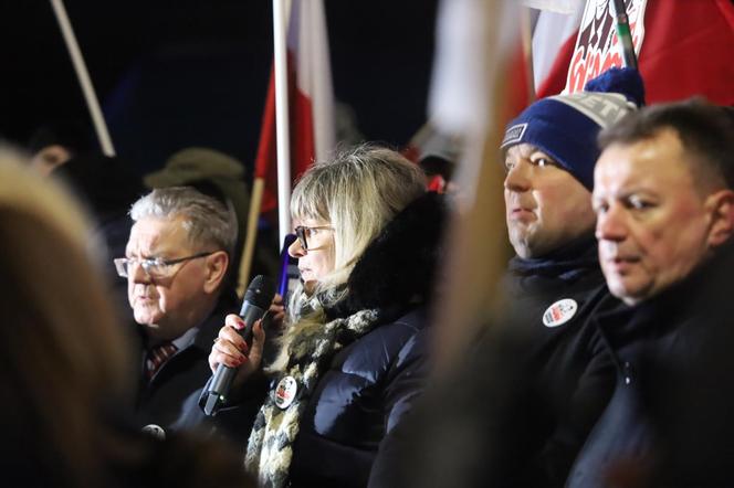 Manifestacja pod więzieniem, w którym przebywa Maciej Wąsik