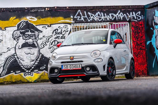 Ciasny, głośny i drogi, ale i tak chciałbyś nim jeździć! Abarth 595 Pista 1.4 T-Jet 165 KM MT5 - TEST, OPINIA, WIDEO