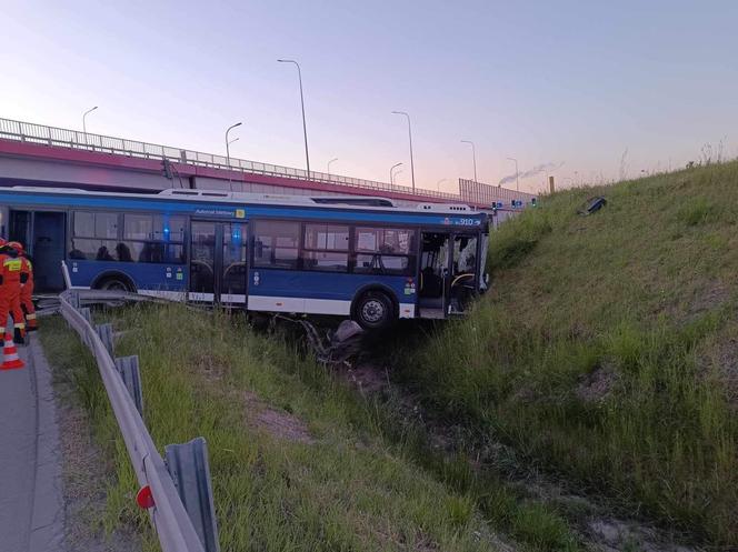 Kierowca autobusu MPK zginął po zderzeniu z innym autobusem