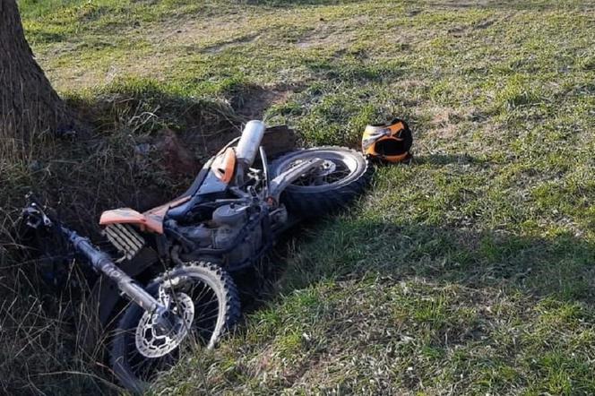 Nietrzeźwy motocyklista zakończył przejażdżkę w rowie. Miał w organizmie blisko 2 promile