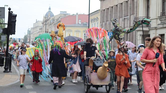 Deszcz nie był im straszny! Bajkowy Korowód przeszedł ulicami Lublina. Zobacz zdjęcia!