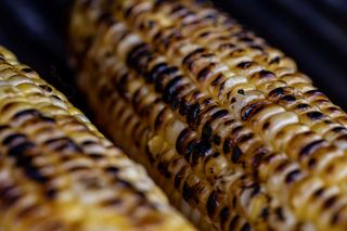 Mówią, że to najgorsze GMO. Co naprawdę dzieje się w twoim ciele po jej zjedzeniu?
