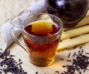 Może wywoływać raka przełyku, a pije ją każdy Polak. Zwróć uwagę na tę herbatę