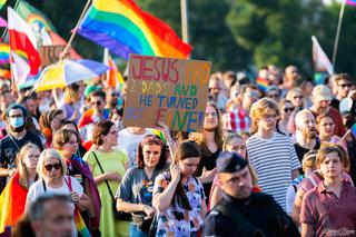 Marsz Równości w Krakowie - tłumy na wydarzeniu pod hasłem Zaczerpnąć tchu.