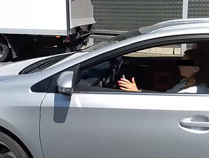 Wypadek na A4 pod Krakowem. Kierowcy jechali "korytarzem życia"