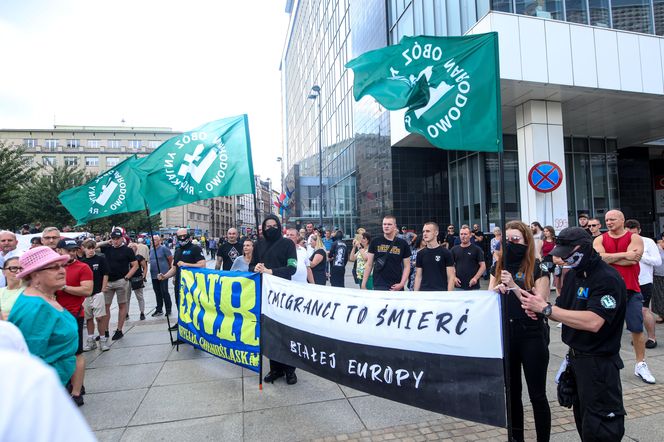 Protest przeciwko imigrantom.Tysiące kibiciów na ulicach Katowic
