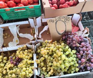 Winogrona na łódzkich targowiskach i w marketach. Sprawdź, ile kosztują [ZDJĘCIA]