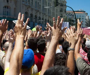 W ich kierunku poleciały petardy i jajka! Dantejskie sceny w Gorzowie. Na sąsiedzkim konflikcie tracą wszyscy