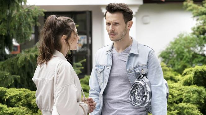 Barwy szczęścia. Franek (Mateusz Banasiuk), Regina (Kamila Kamińska)