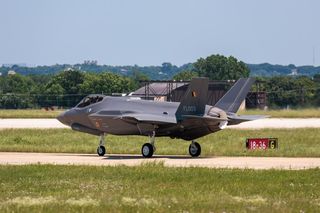 Przyszłość belgijskiego lotnictwa będzie oparta na F-35. Dwa kolejne samoloty docierają