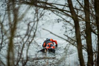 Zginęli pod lodem o świcie