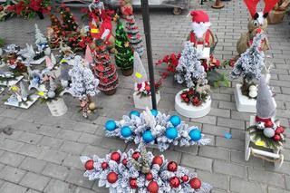 Magia świąt na łódzkich targowiskach. Zobacz, jakie ozdoby można tam kupić [ZDJĘCIA]