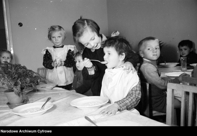 QUIZ PRL. Smaki lata w PRL-u: Czy pamiętasz letnie przysmaki swojego dzieciństwa?