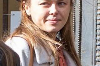 Naturalna Joanna Opozda zmierza na sesję zdjęciową