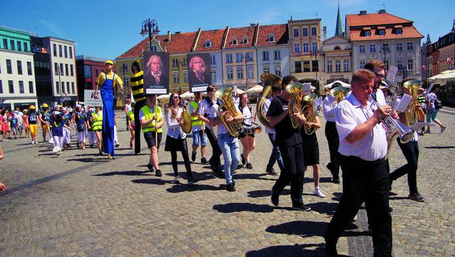 W Bydgoszczy, jak w bajce! Zobaczcie kolorowy i radosny przemarsz ulicami miasta [ZDJĘCIA]