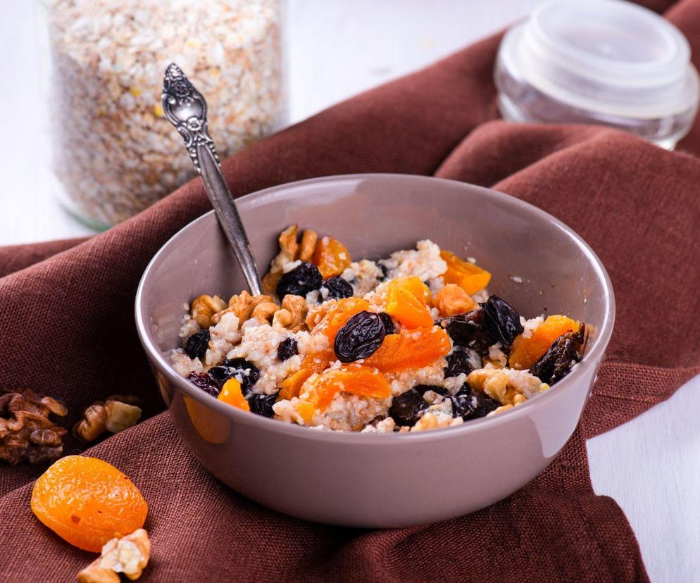 nocna owsianka z bakaliami