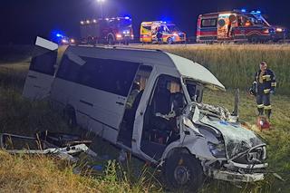 Poważny wypadek na A1 pod Toruniem. 36-latek rozbił busa