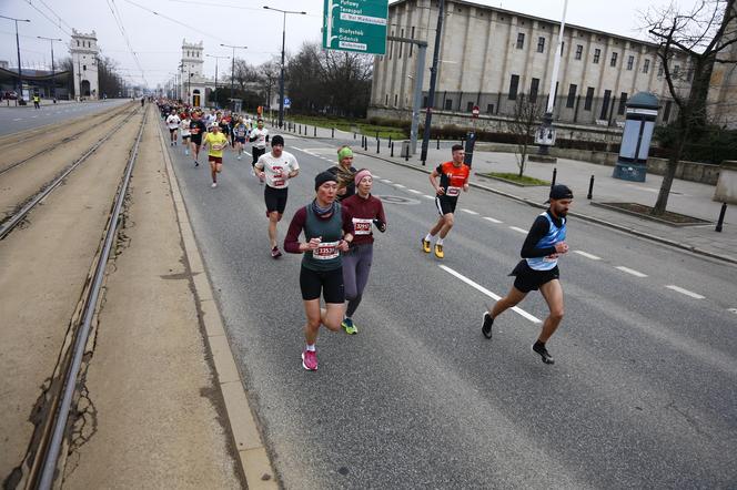 Bieg na Piątkę 2024, Warszawa - zdjęcia. Biegłeś? Szukaj się w galerii!