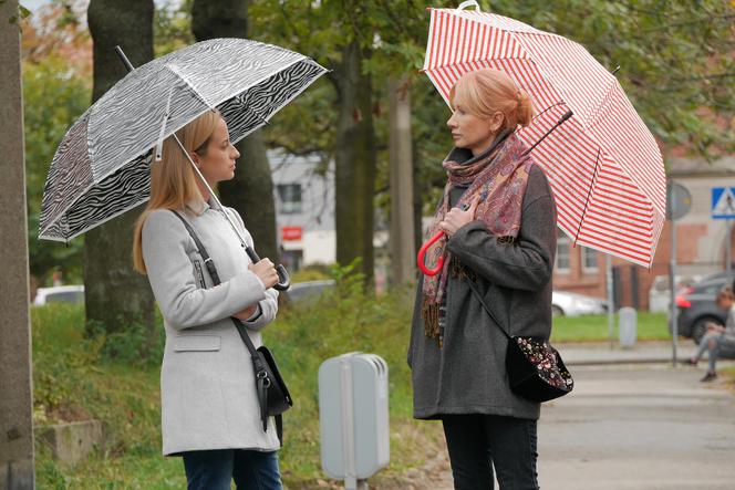 Pierwsza miłość odc. 3022 - opis, streszczenie: Sabina nie zgadza się, by Ewa w jakikolwiek sposób kontaktowała się z jej chorym ojcem