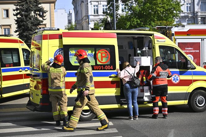 „Otworzyłam oczy, wszyscy leżeli na ziemi”. Szokująca relacja pasażerki. Zderzenie tramwajów w centrum stolicy