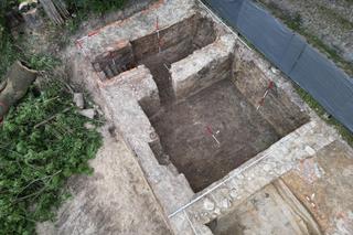 Niezwykłe odkrycie w Lublinie! Archeolodzy na placu budowy odkryli pozostałości fundamentów i piwnic budynku z XVIII wieku. ZDJĘCIA