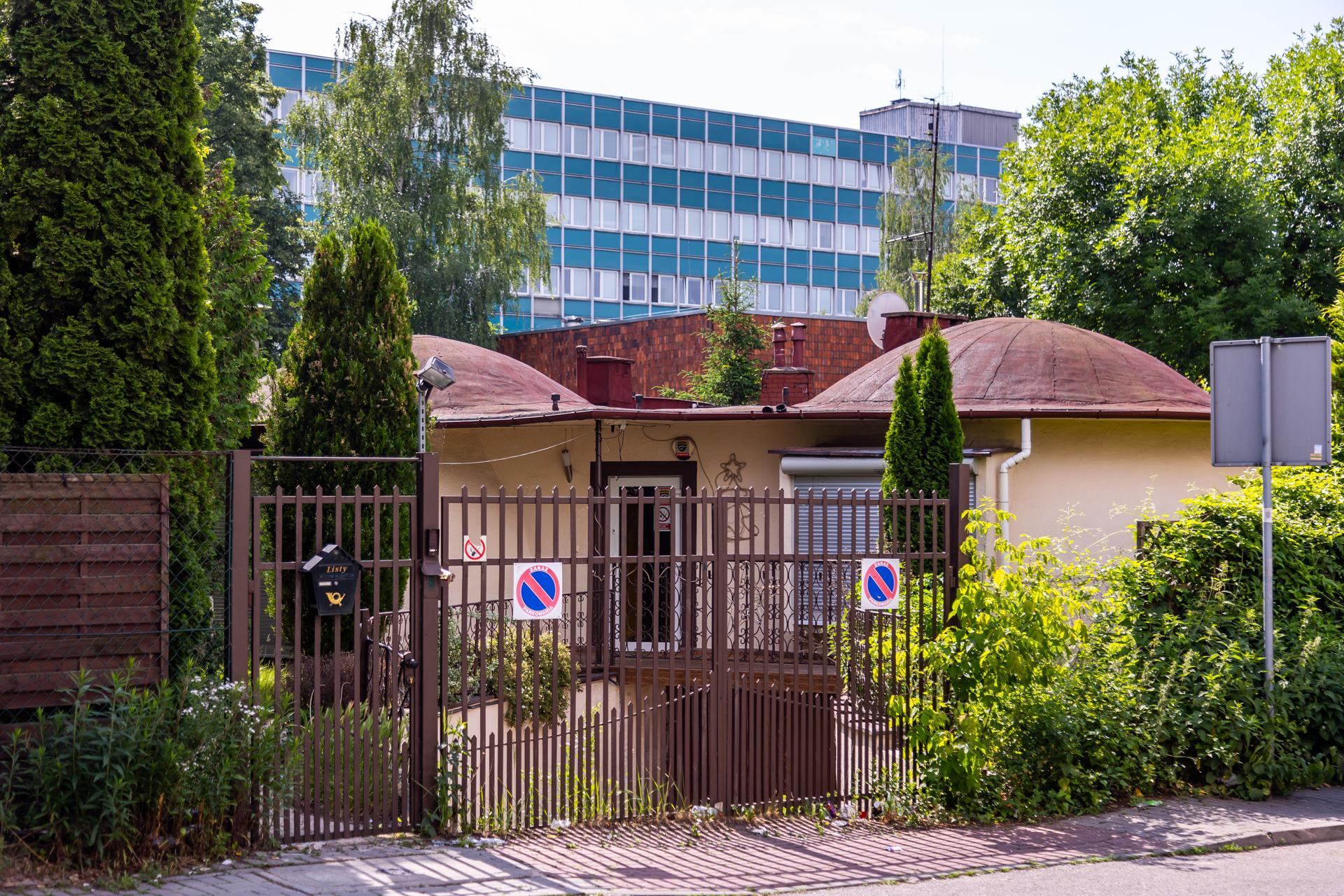 Kopulaki z Osiedla Zakątek w Warszawie - zdjęcia domów-grzybów z ul. Ustrzyckiej