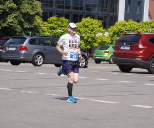 Seniorzy w Bydgoszczy pokazali moc! Blisko setka na starcie pierwszego Biegu Seniora