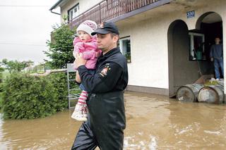 Ocalili rodzinę Mazurów przed potopem