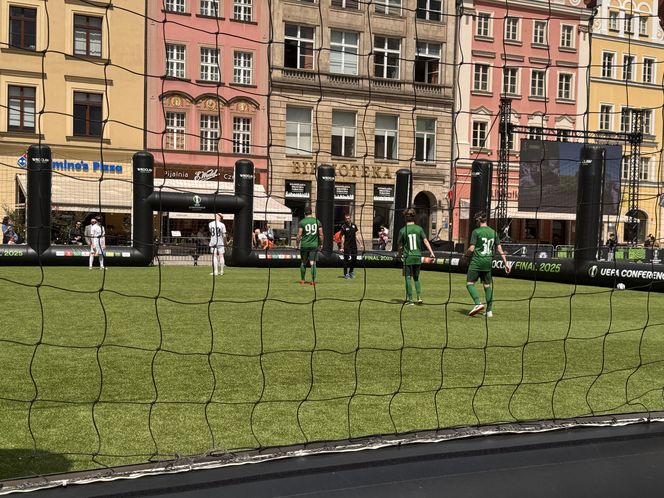 Wrocław żyje finałem Ligi Konferencji Europy. Kibice Betisu i Chelsea już w strefach kibica!