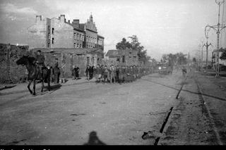 Upiorne wyzwolenie. 80 lat temu 17 stycznia 1945 do zniszczonej Warszawy weszli żołnierze 1 Armii WP